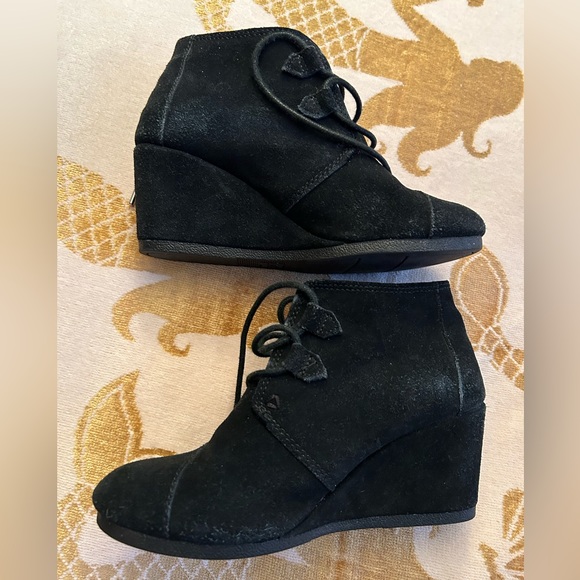 TOMS - Women’s Black Suede Wedge Booties - Size 6 - EUC - Picture 3 of 5